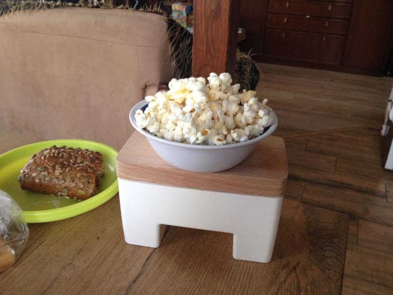 (D) Popcorn (100 kcal/20 g)